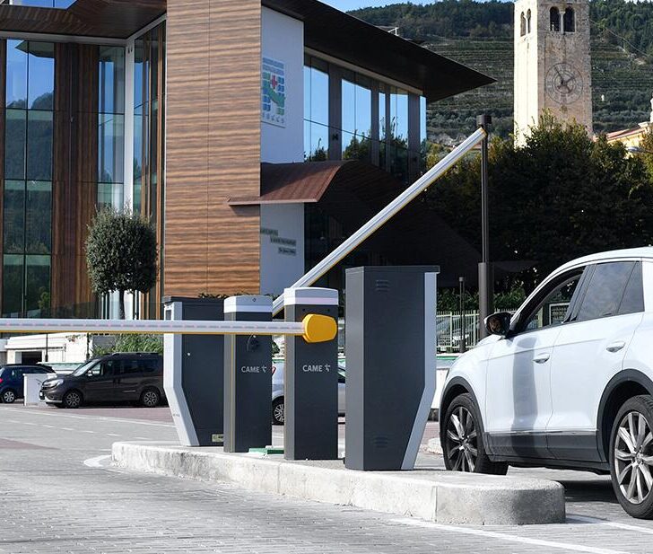 The IRCCS Sacro Cuore Don Calabria Hospital in Negrar (VR) has been equipped with a new highly technological parking facility that makes parking faster and easier