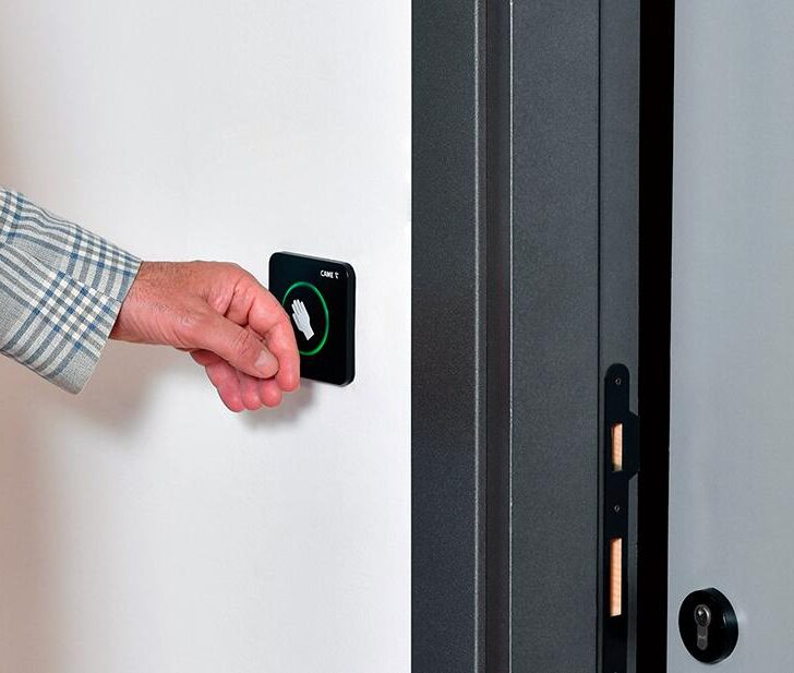 The new contact-free sensor to open and close automatic doors without conctact