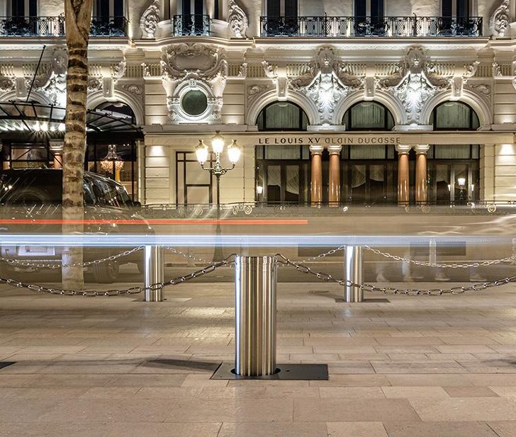 Place du Casino in Monte Carlo made secure by CAME Urbaco: a new pedestrian and vehicle delimitation system has been installed